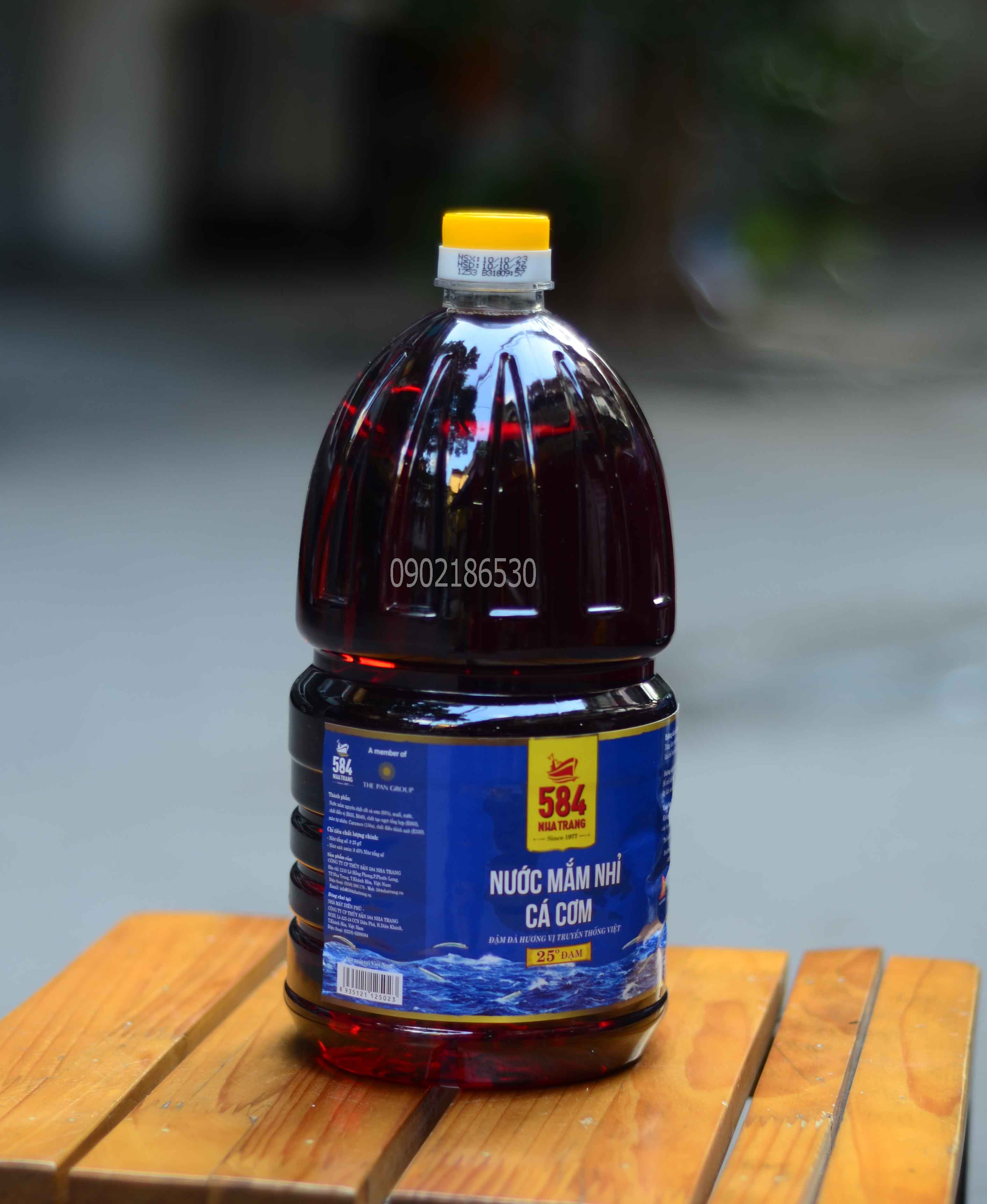 Nước mắm 584 Nha Trang 25 độ đạm can 2 lít NGON1 (P225) sử dụng rất nhiều trong gia đình hoặc trong các nhà hàng, quán ăn, chuyên làm giò, chả, pha chấm rất thơm