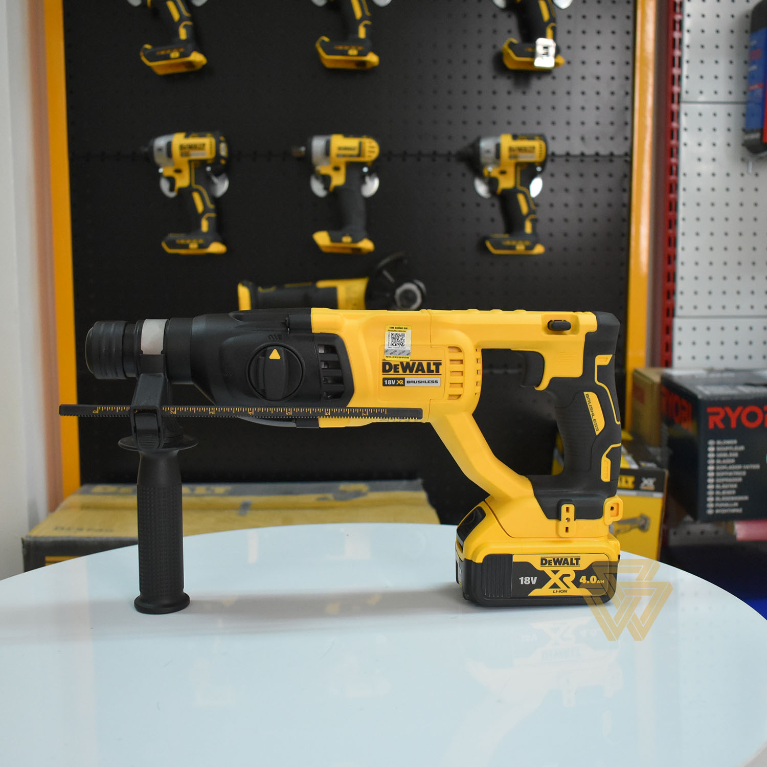 Máy khoan đục bê tông pin 18v dewalt dch133n-kr