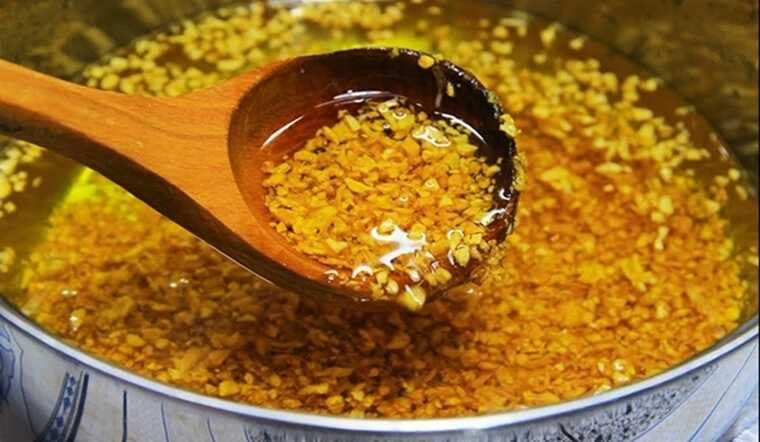 Dầu tỏi phi thơm ngon chai 400ml.