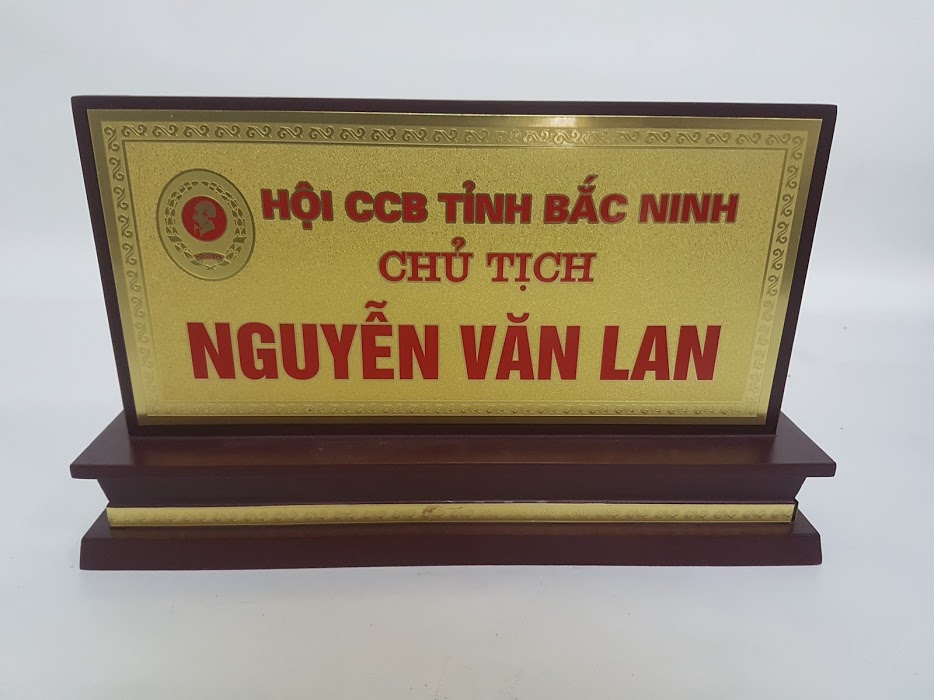 Biển chức danh mica đế gỗ . bền đẹp
