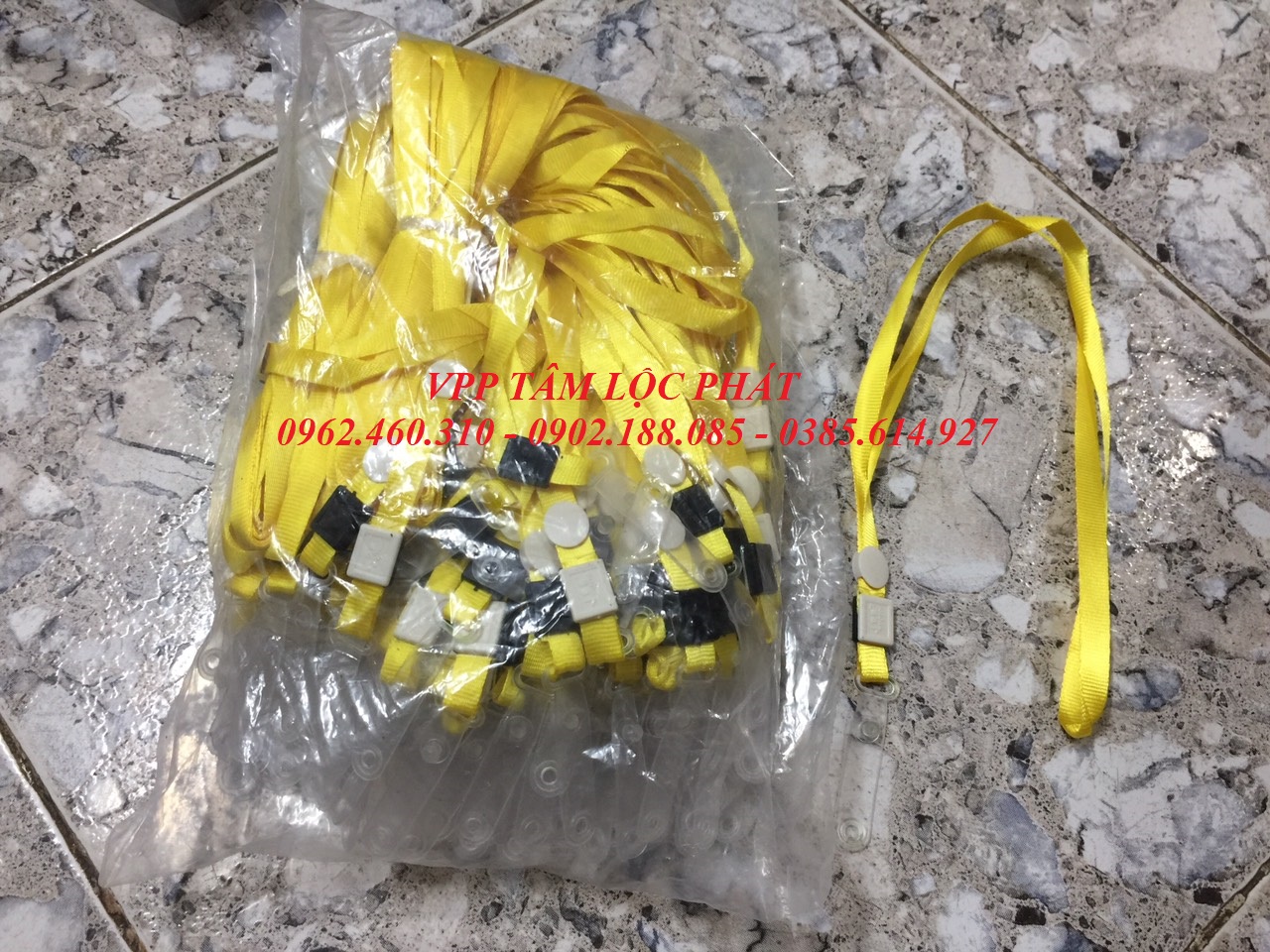 Sỉ 50 dây đeo thẻ lụa móc nhựa màu vàng, bản rộng 1cm