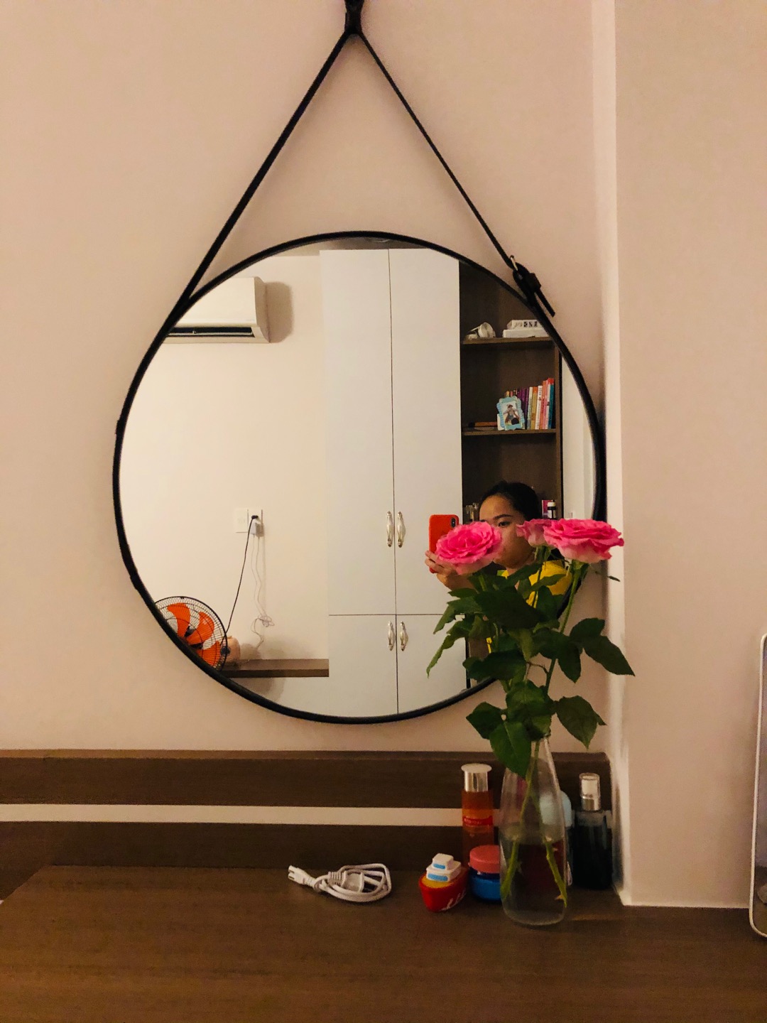 Gương treo tường dây da