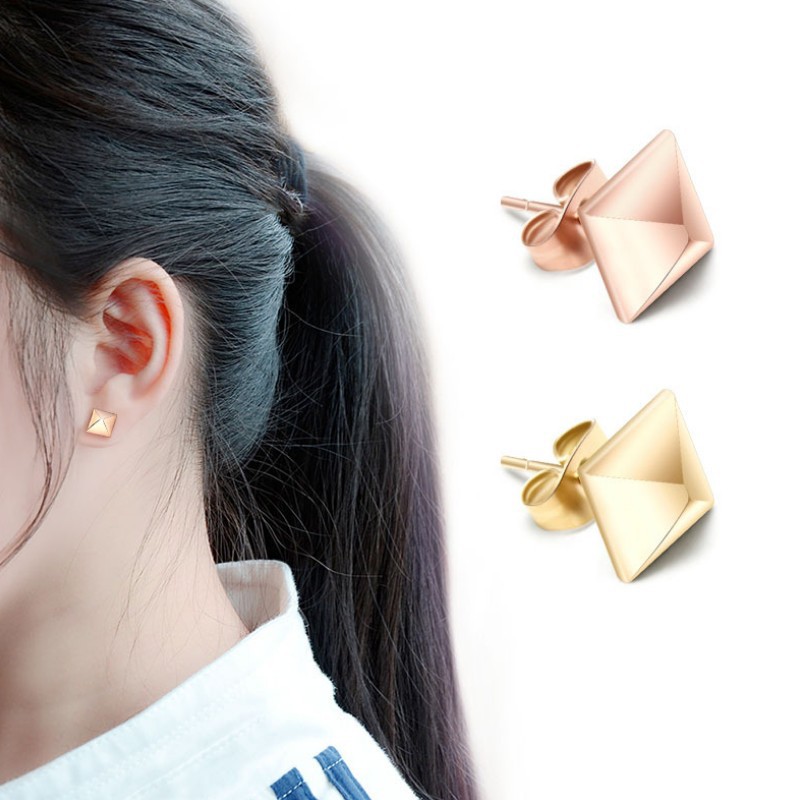 Bông Tai Nữ Hình Vuông Titan Ko Đen TT 2846