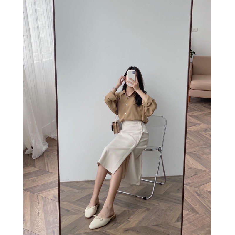 Set áo sơ mi nữ và chân váy xẻ tà công sở