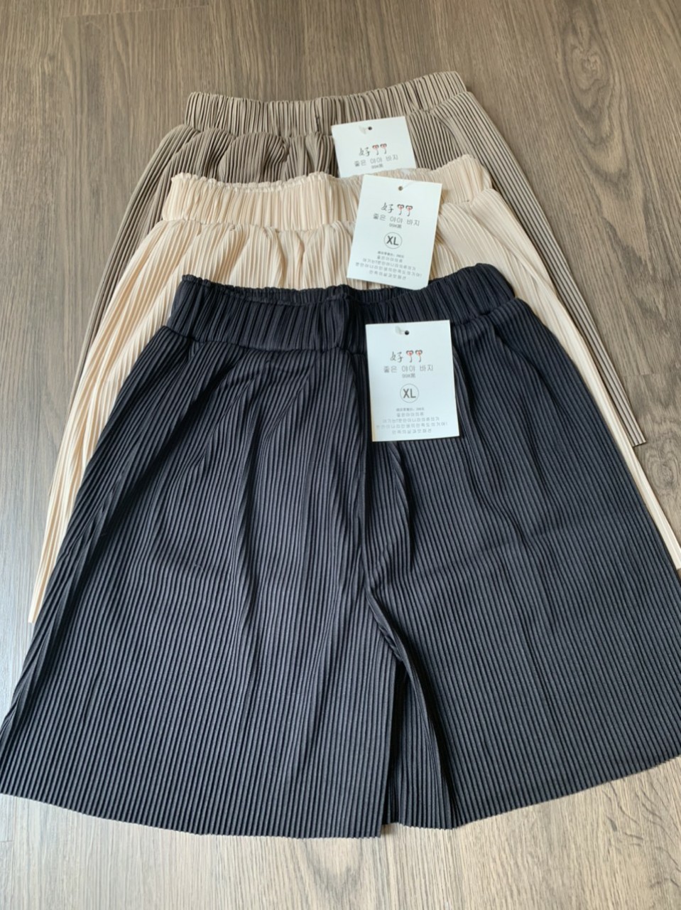 Quần shorts thun tăm ống rộng siêu sinh.