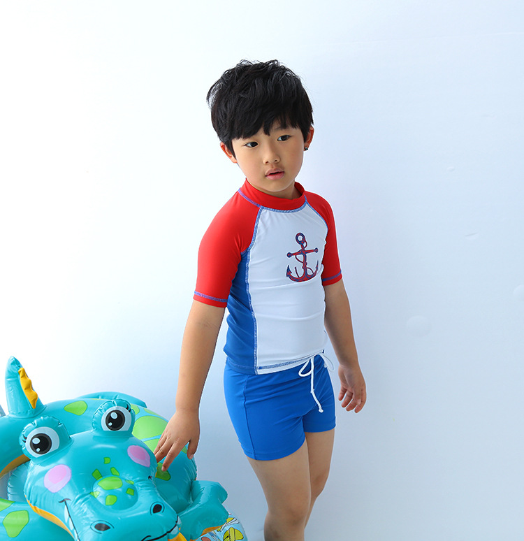 Đồ bơi bé trai kèm nón bơi