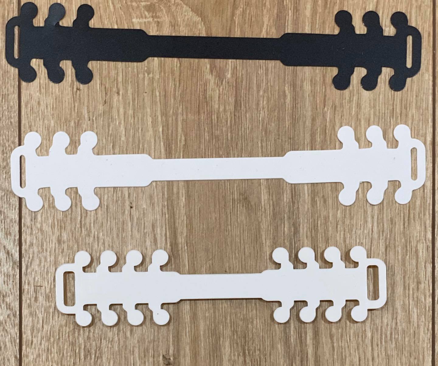 facemask ear hooks buckle, móc cài khẩu trang (combo 10 cái). sản phẩm làm giảm áp lực lên tai bạn khi đeo khẩu trang. có 3 cấp độ điều chỉnh, phù hợp với hầu hết mọi người