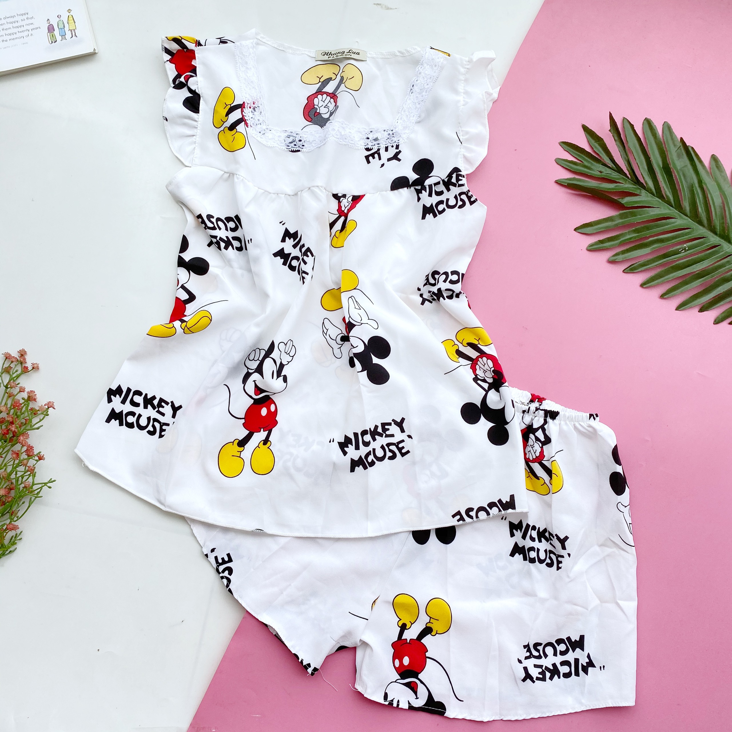 Đồ bộ ngủ lụa cổ vuông phối ren tay cánh tiên quần cộc hình dễ thương
