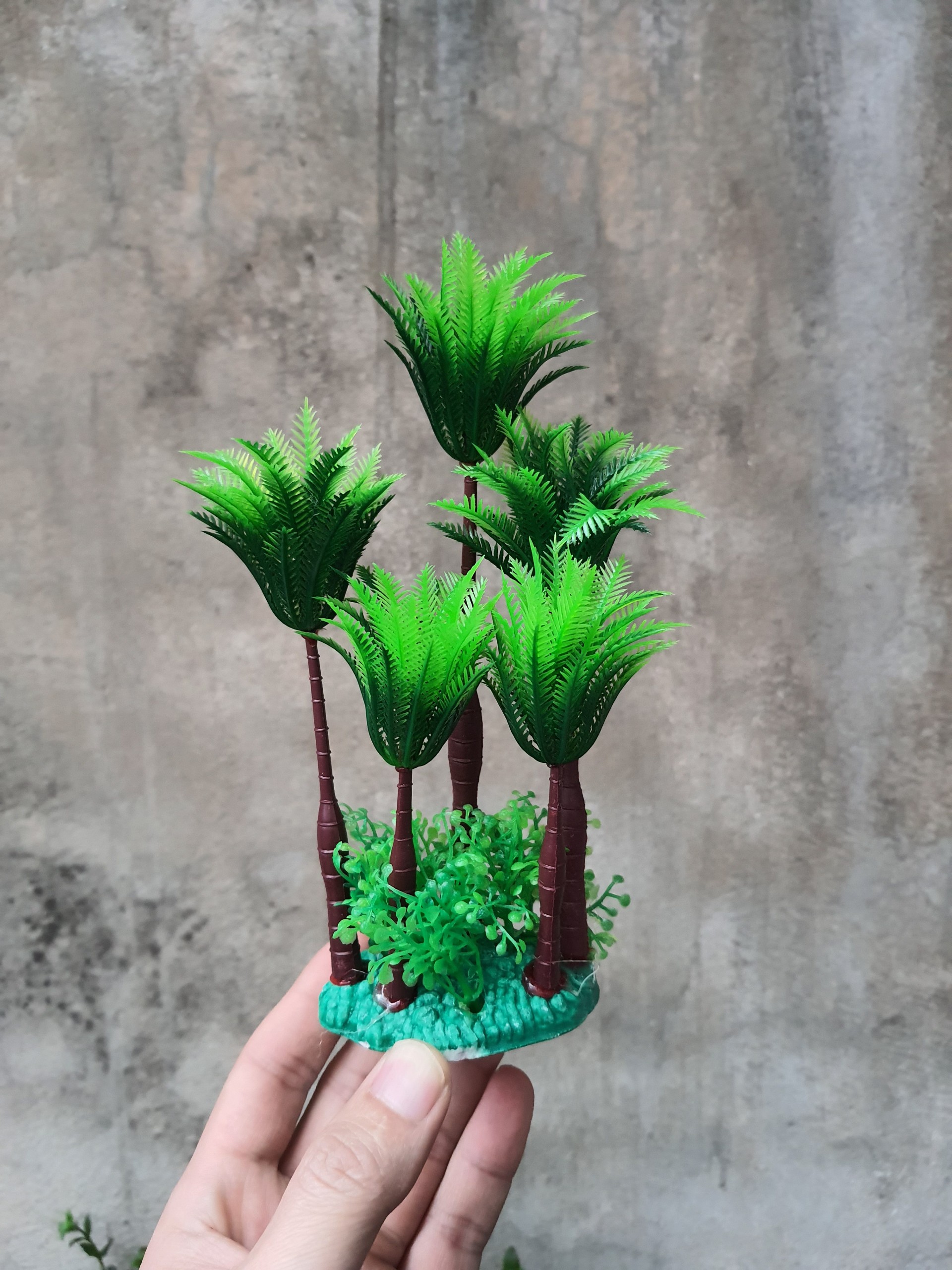 Cây nhựa trang trí bể cá: Mẫu khóm dừa