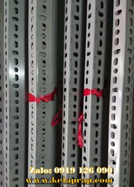 Thép lỗ V3x3 - dày 1.5ly - màu xám. Nhiều quy cách: 30cm/40cm/50cm/60cm/75cm/80cm. Nhận cắt miễn phí theo quy cách yêu cầu