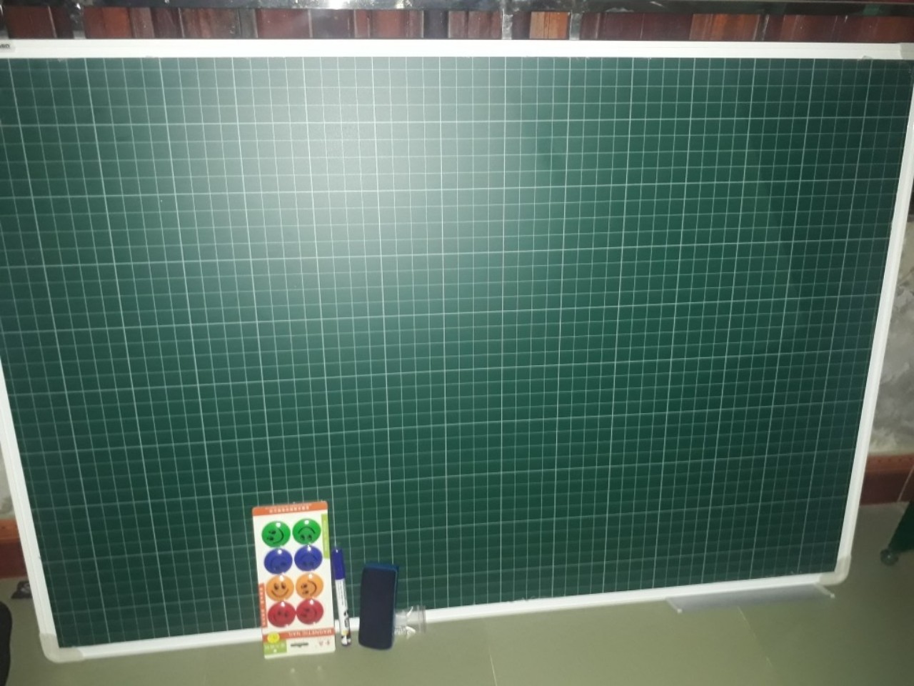 Bảng từ xanh kẻ ô ly tiểu học cao cấp kích thước 40 x 60cm