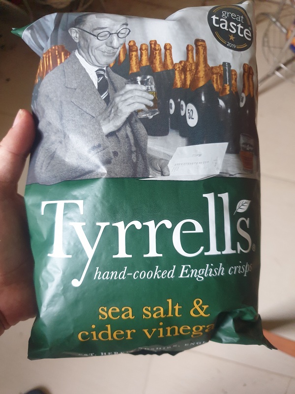 KHOAI TÂY CHIÊN VỊ GIẤM TÁO VÀ MUỐI BIỂN TYRRELLS 150G