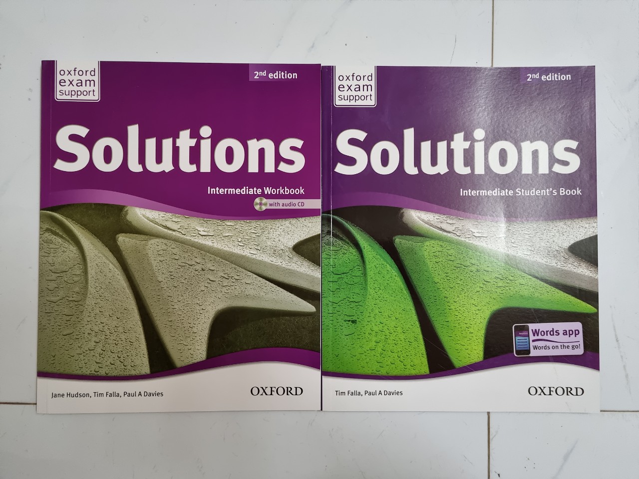 Solutions Intermidiate 2nd Edition bộ 2 cuốn kèm file nghe
