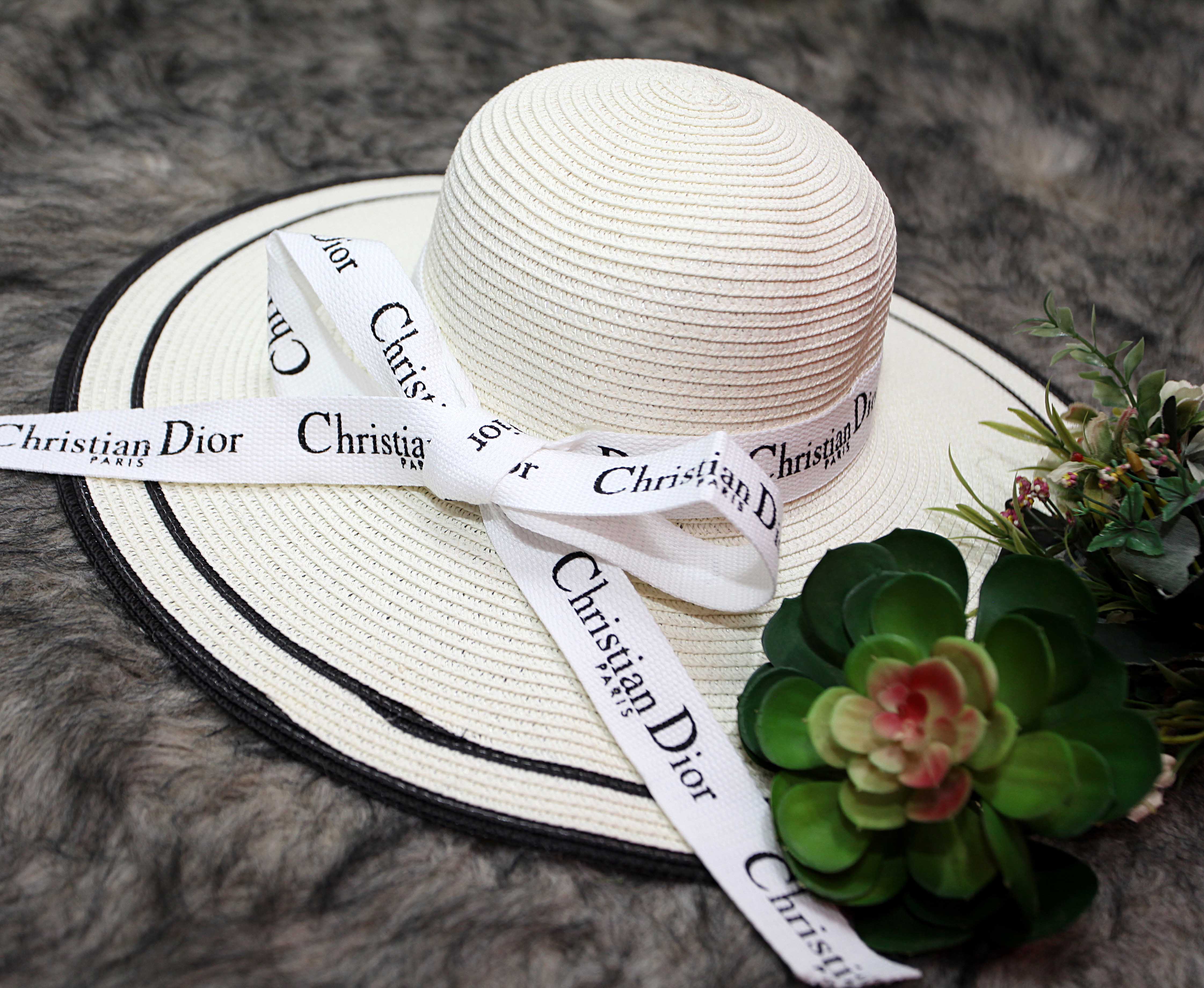 nón thời trang vành rộng