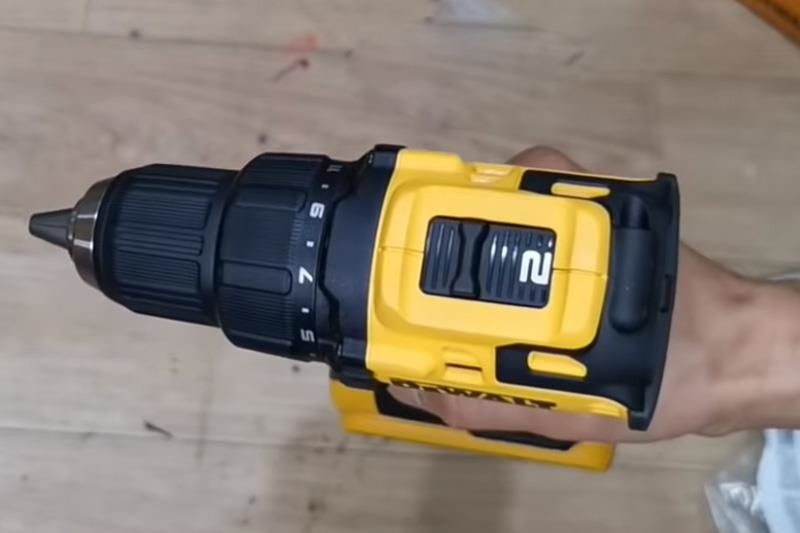 Thân máy khoan vặn vít dùng pin dewalt 18v dcd708n