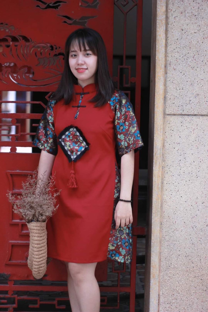 Đầm kết hợp áo dài cách tân gấm 2 màu siêu xinh hình thật khách mặc