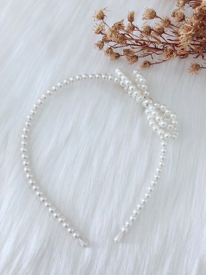 Một cây cài tóc chuỗi ngọc, mẫu kết nơ , y hình