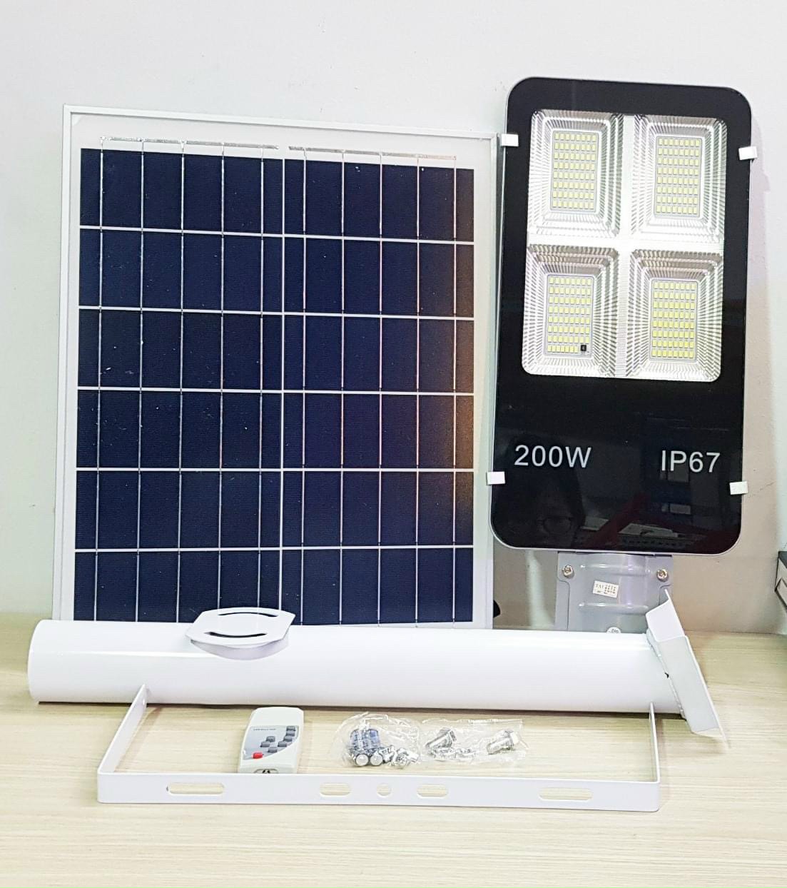 Đèn đường năng lượng mặt trời tấm pin rời 200W, Có remote, Có giá đỡ gắn đèn, BH 12 tháng, IP65 255led dùng ngoài đường phố, sân vườn, công viên