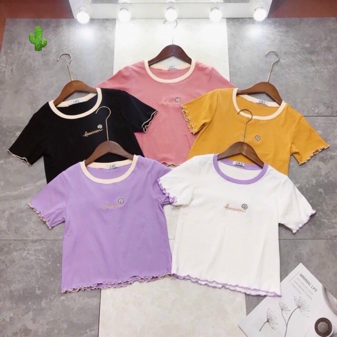 Áo thun croptop cổ tròn cuốn biên, thêu logo siêu đẹp