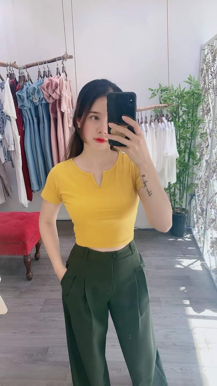 Aó thun nữ  croptop  cổ V tay ngắn ,fom ôm body
