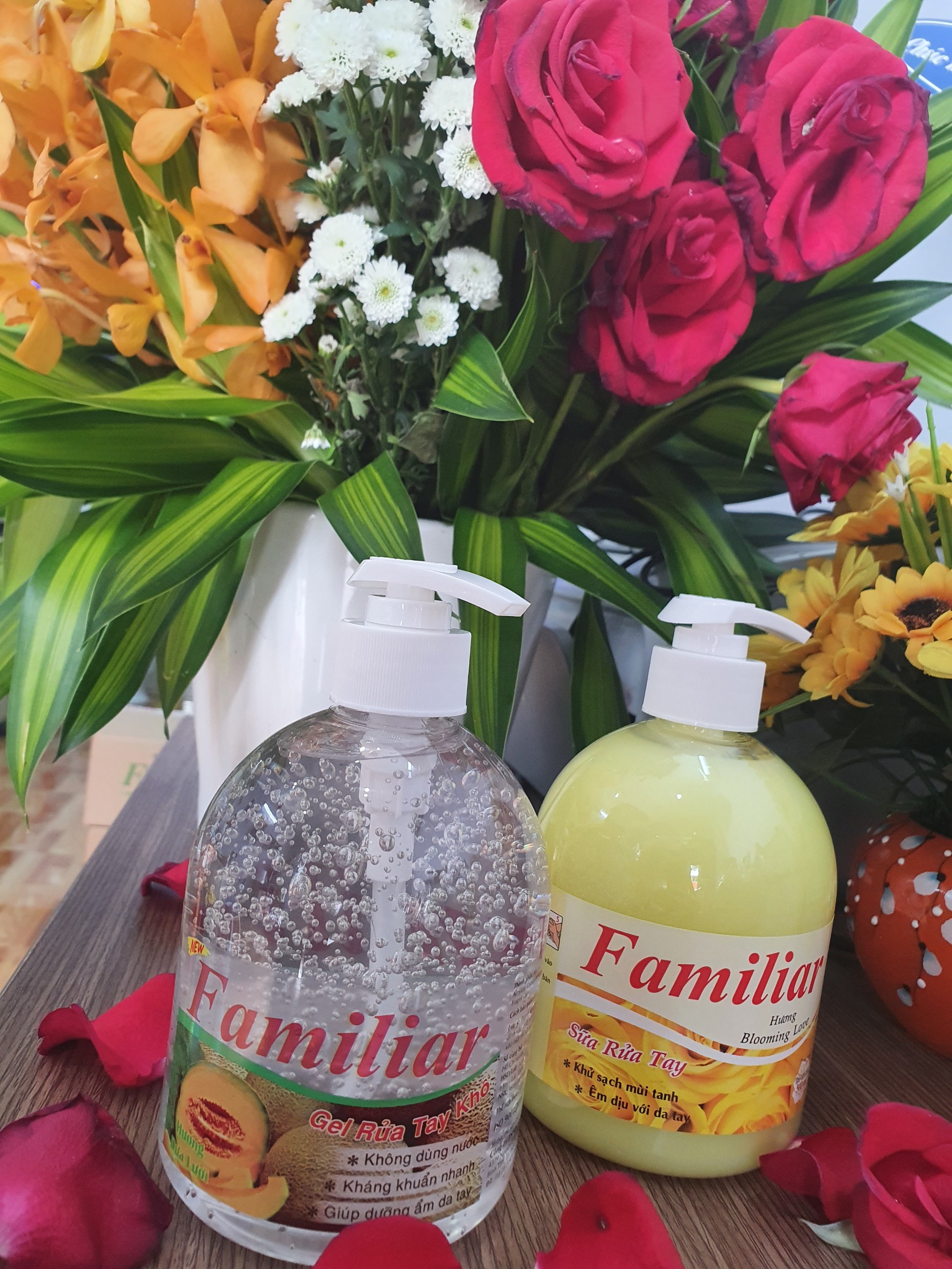 Combo 1 gel rửa tay khô Familiar 500ml + sữa rửa tay Familiar 500ml