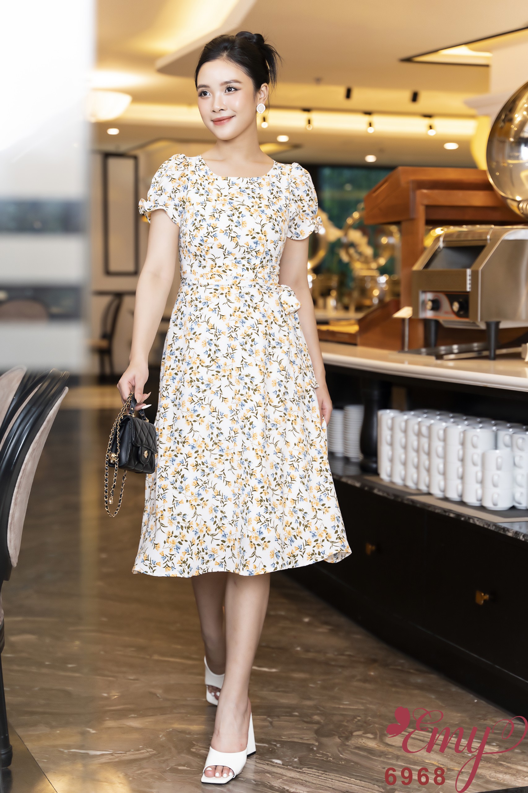 Đầm emy em6968 xoè cổ tròn bèo tay