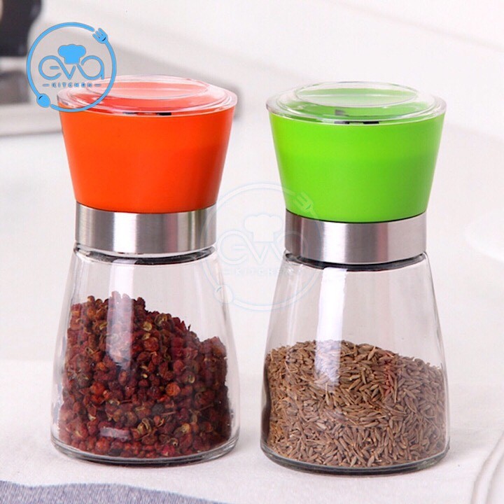 Dụng cụ xay tiêu cầm tay thiết kế nhỏ gon tiện lợi cho mọi gian bếp. Xay tiêu cầm tay