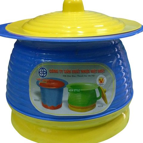 Bô vệ sinh cho bé có nắp đậy. Bô cua cá