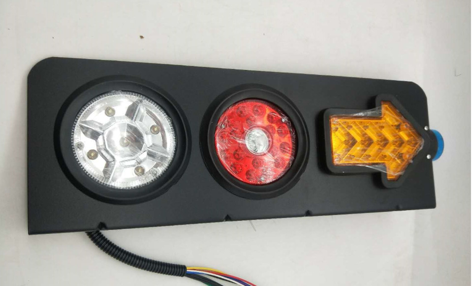 [HCM]Bộ Đèn led mũi tên - đèn led hậu xe tải 24V độc lạ