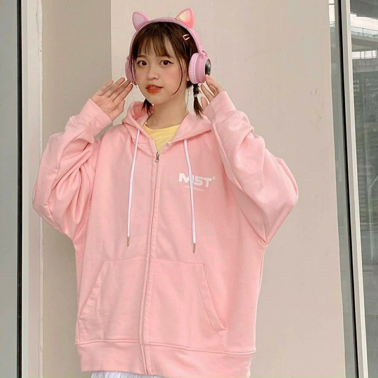 Áo khoác nỉ nữ xinh xắn họa tiết dễ thương MISSOUT chất liệu nỉ chất lượng, rất dày dặn và không bị xù lông TP902
