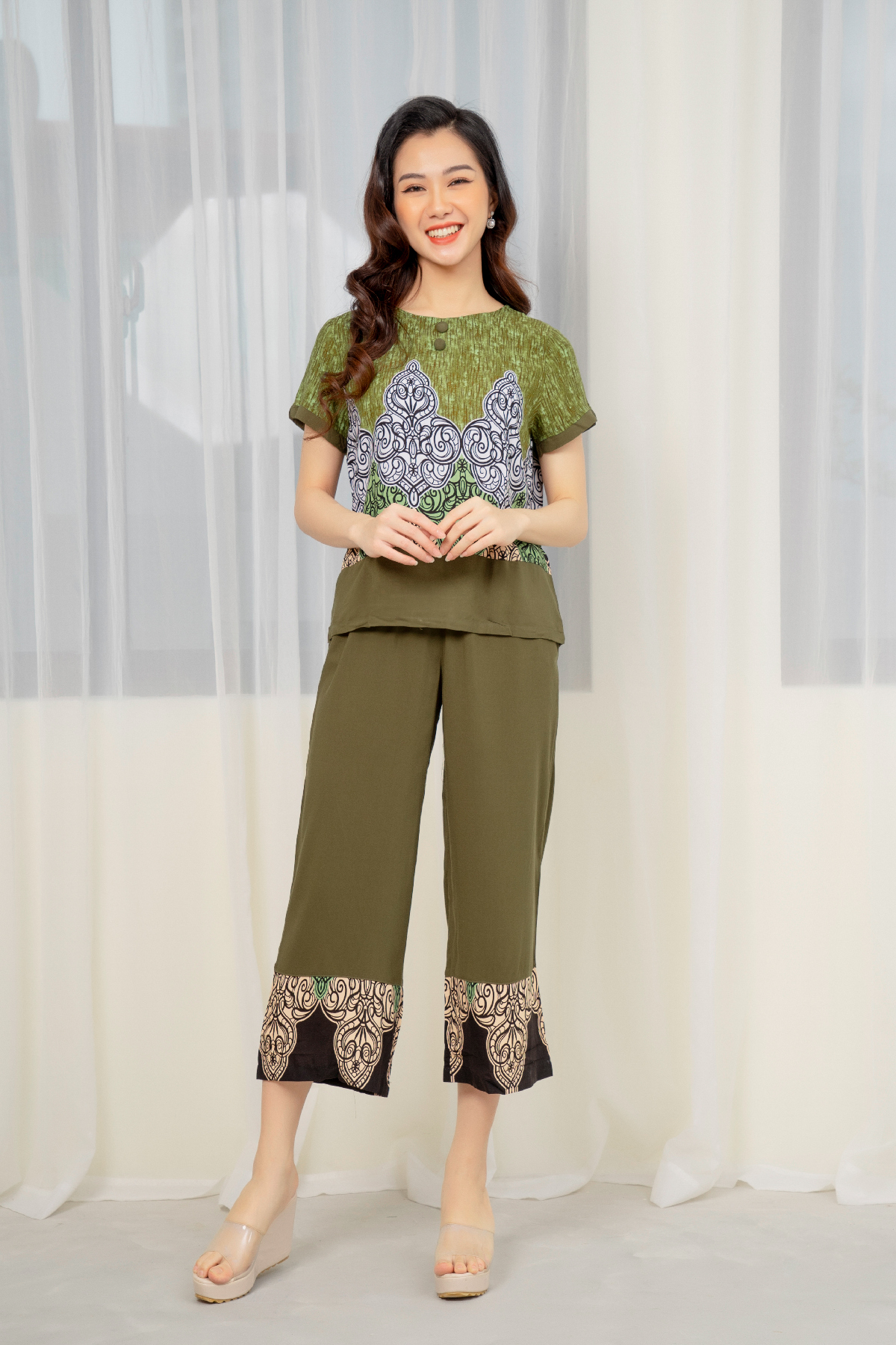 Bộ lanh Việt Thắng mặc nhà nữ quần lửng, áo cộc tay B06.2119 trung niên - Chất liệu mềm, nhẹ, thoải mái