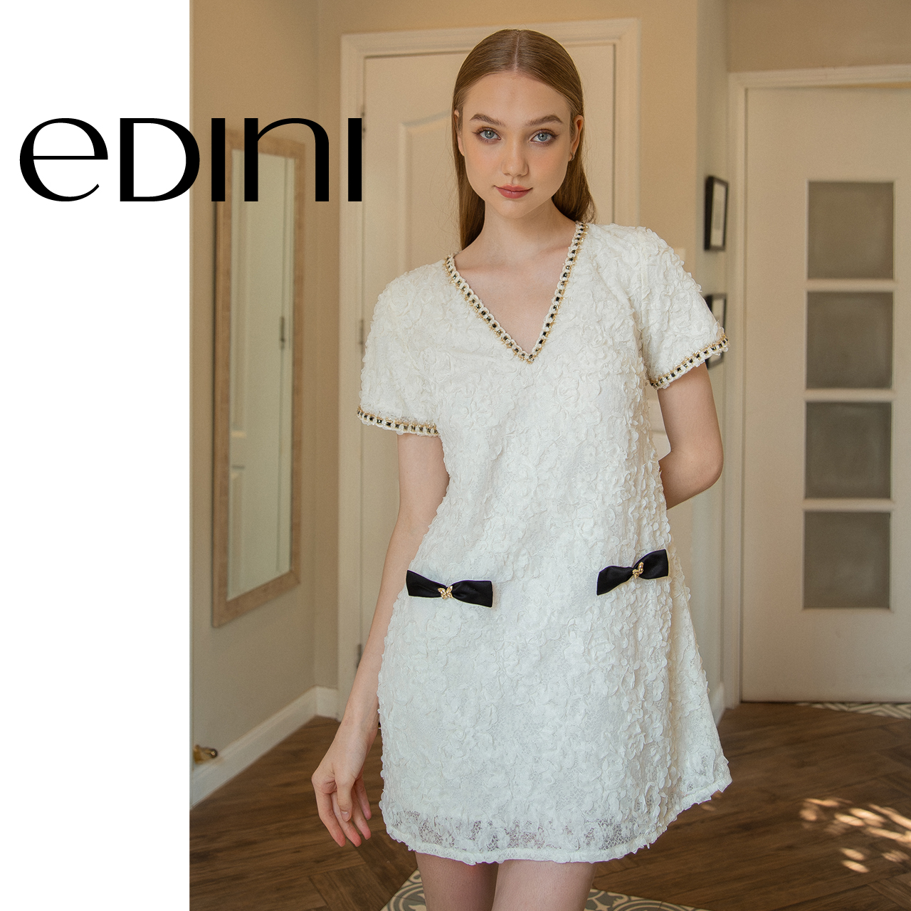 Đầm ren 3d tay ngắn cổ v viền xích thanh lịch - edini - d1636