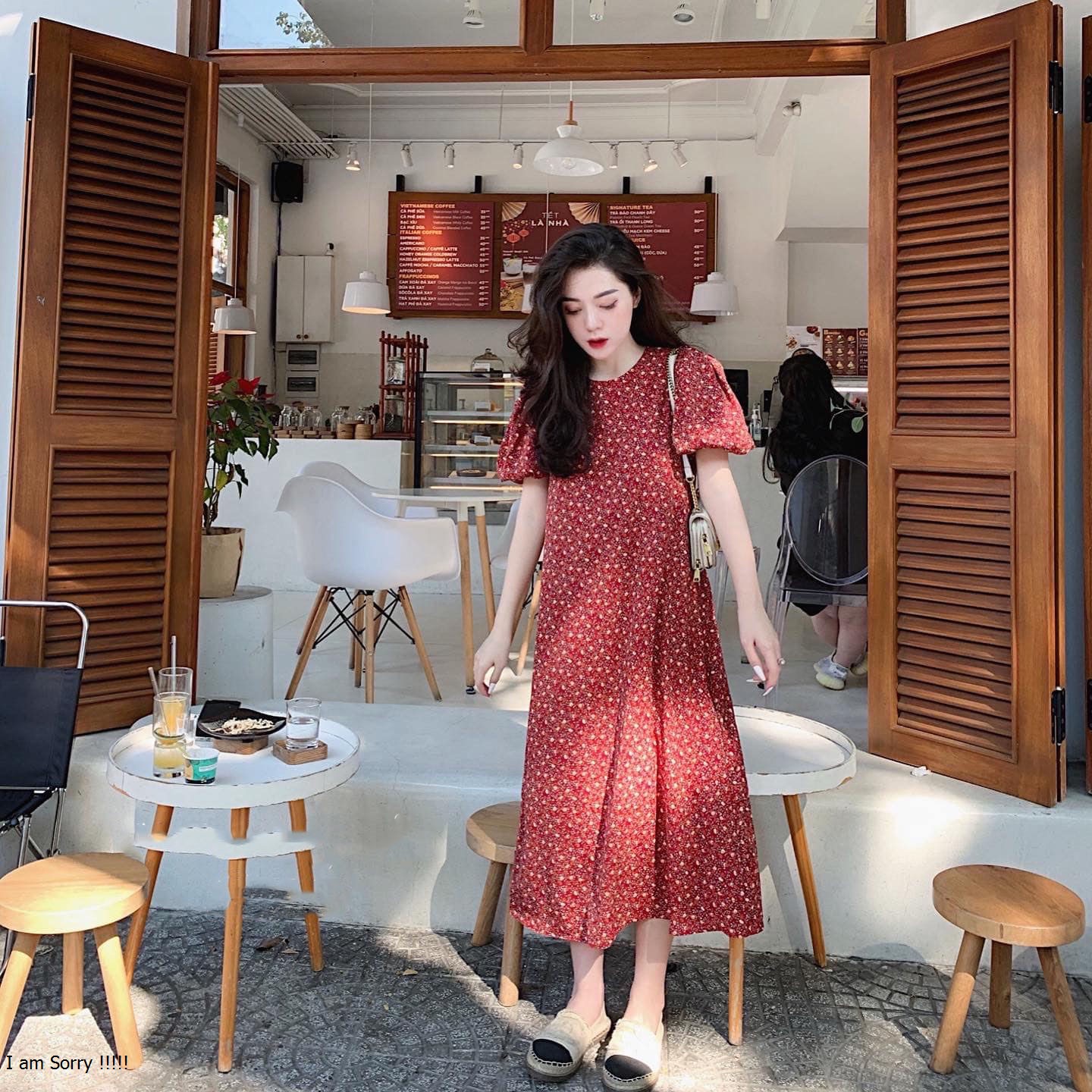 Váy đỏ hoa nhí tay bồng