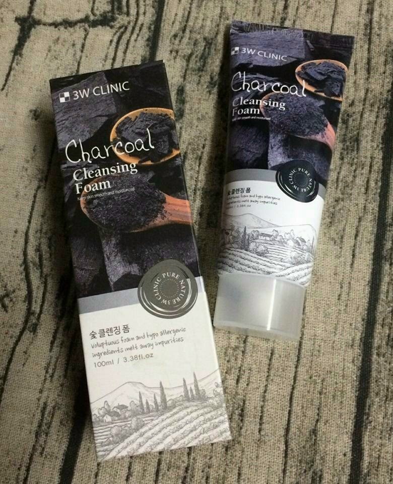 [HCM]Sữa rửa mặt Than Hoạt Tính 3W Clinic Charcoal Cleansing Foam 100ml