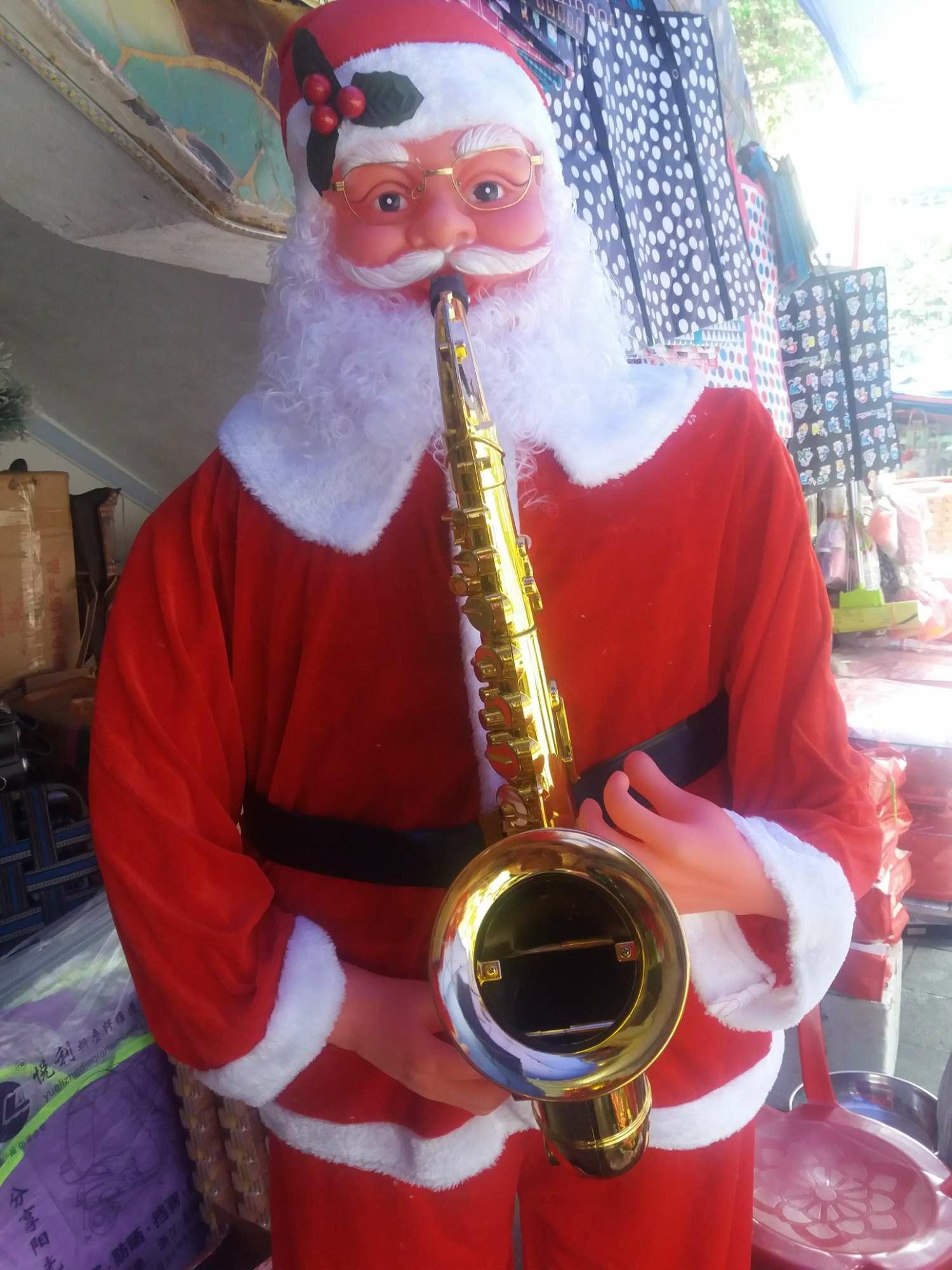 Tượng Ông già noel thổi kèn đu đưa theo nhạc 1'8m