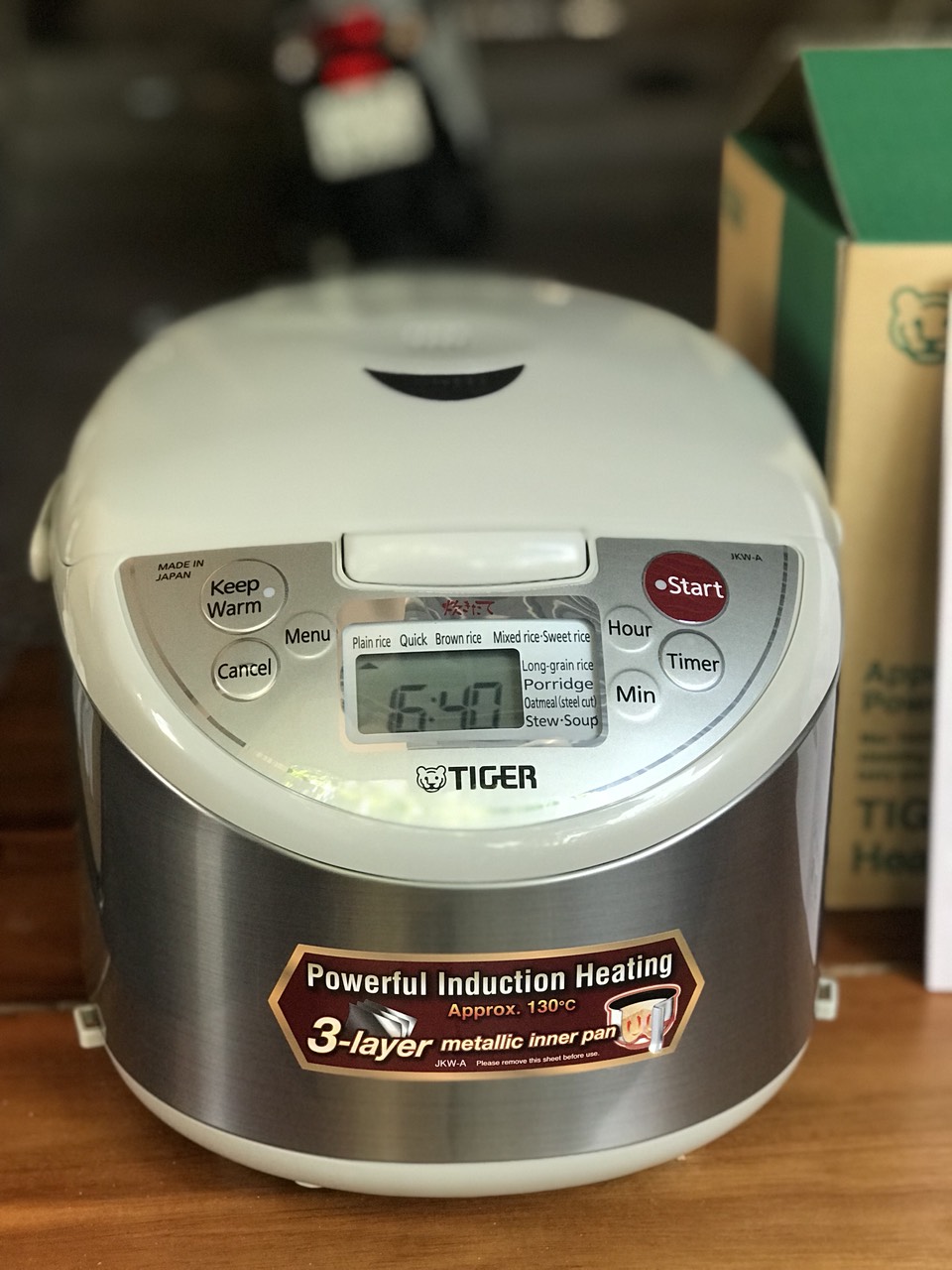 [Trả góp 0%]Nồi cơm điện tử Tiger JKW-A18S made in Japan sản phẩm được bảo hành 12 tháng ( bảo hành điện tử)