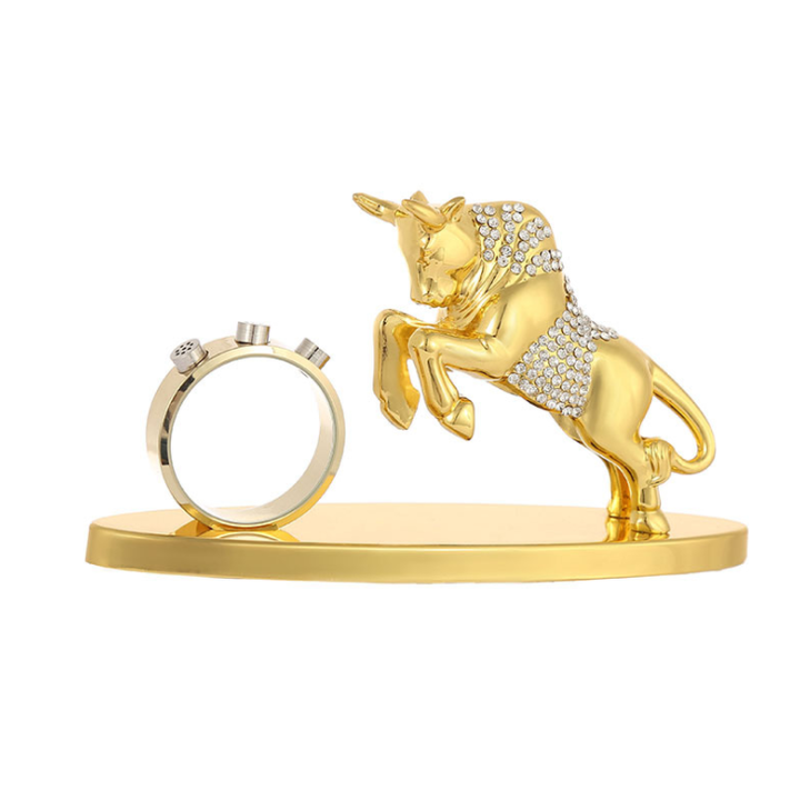 Tượng nước hoa trâu vàng đính đá pha lê trang trí taplo ô tô, văn phòng, bàn làm việc