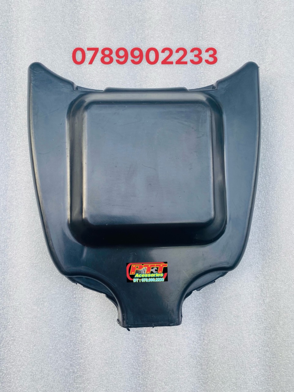 Nắp nhựa đậy bình ắc quy xe chaly