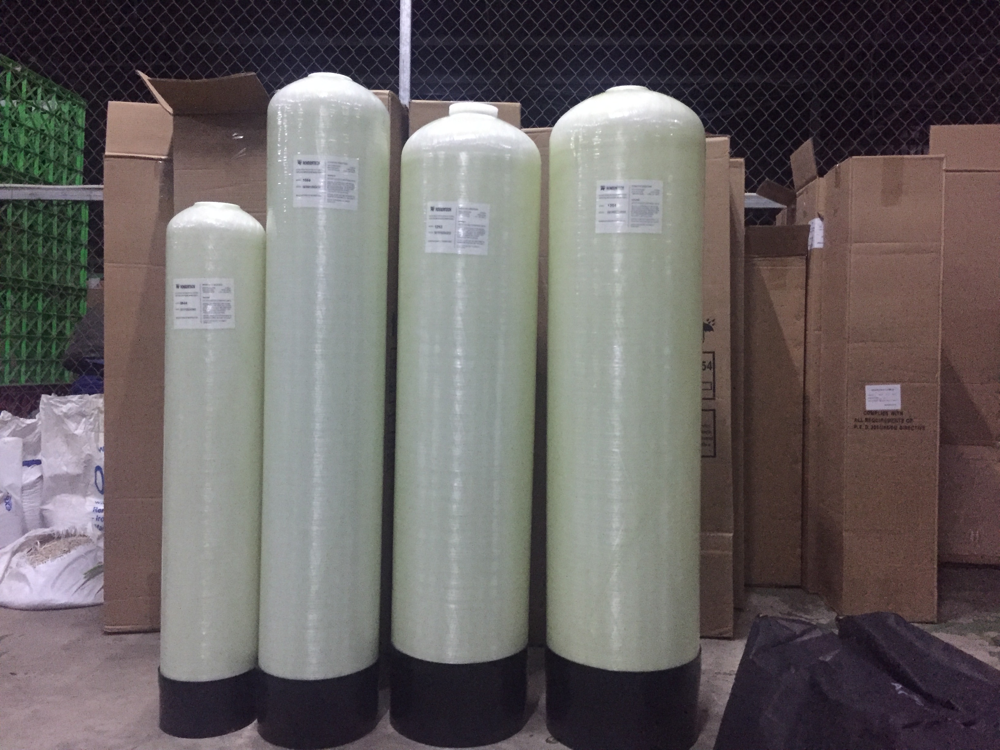 VỎ CỘT LỌC TỔNG COMPOSITE 1054