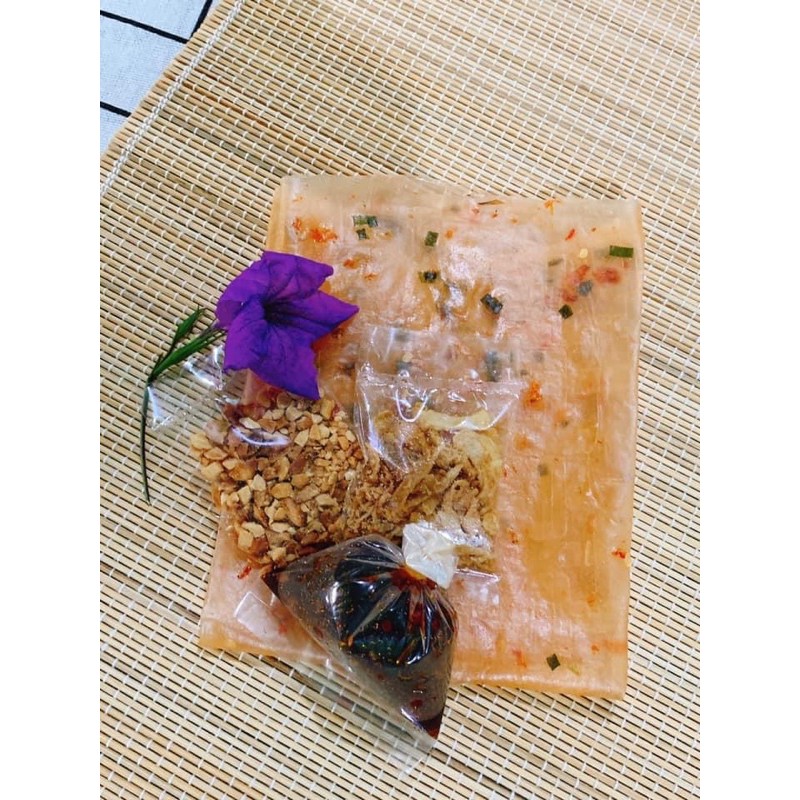 Bánh tráng dẻo tôm sốt me