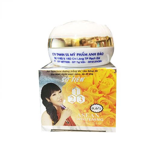 Kem dưỡng sứ tiên màu trắng