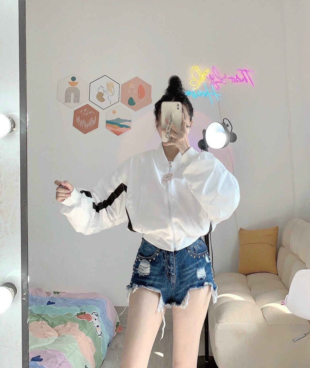 Áo Khoác Dù Nữ Kiểu Croptop Tay Áo Thiết Kế Sọc Nổi Trắng , From Cánh Dơi Rộng Thoải Mái. Thời Trang Sành Điệu. TP