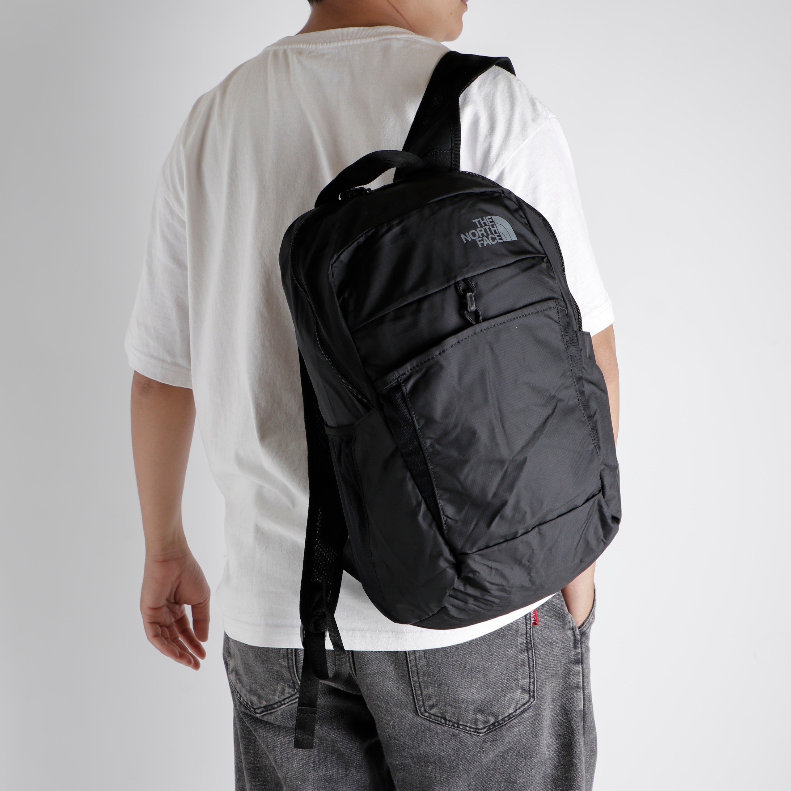 Balo thể thao gấp gọn The North Face Foldable Flyweight 17L Backpack màu đen thời trang
