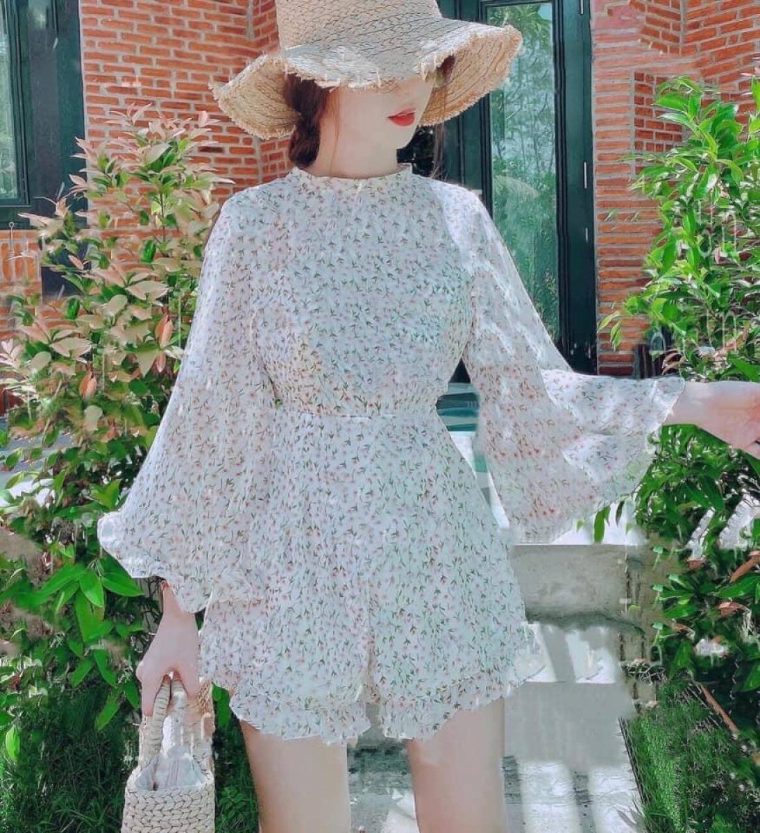 Jum hoa nhí xanh hở lưng có sẳn mút ngực free size từ 45 - 56kg
