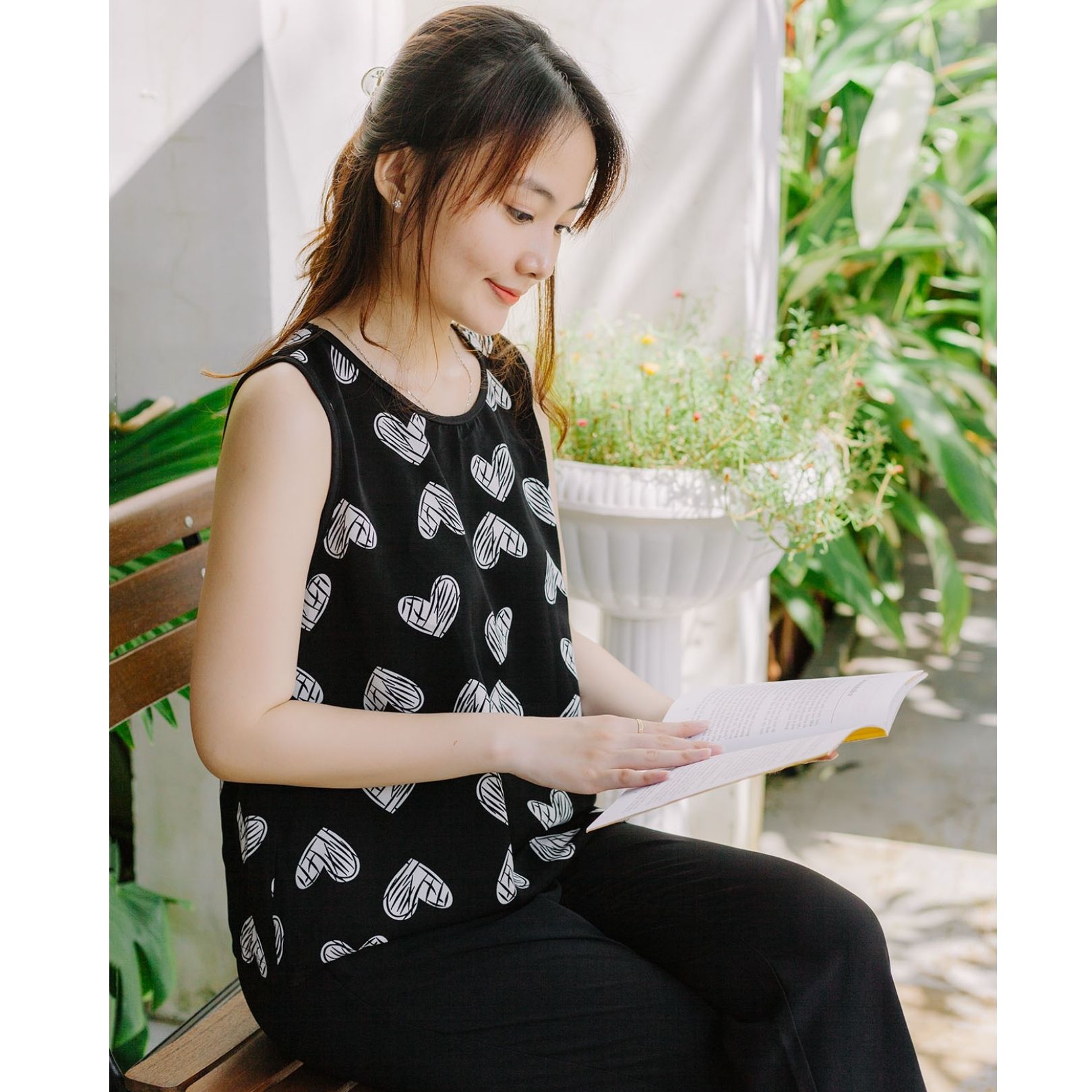 Đồ mặc nhà MÂY áo hoa sát nách quần dài lụa lạnh Hàn Quốc - Đen