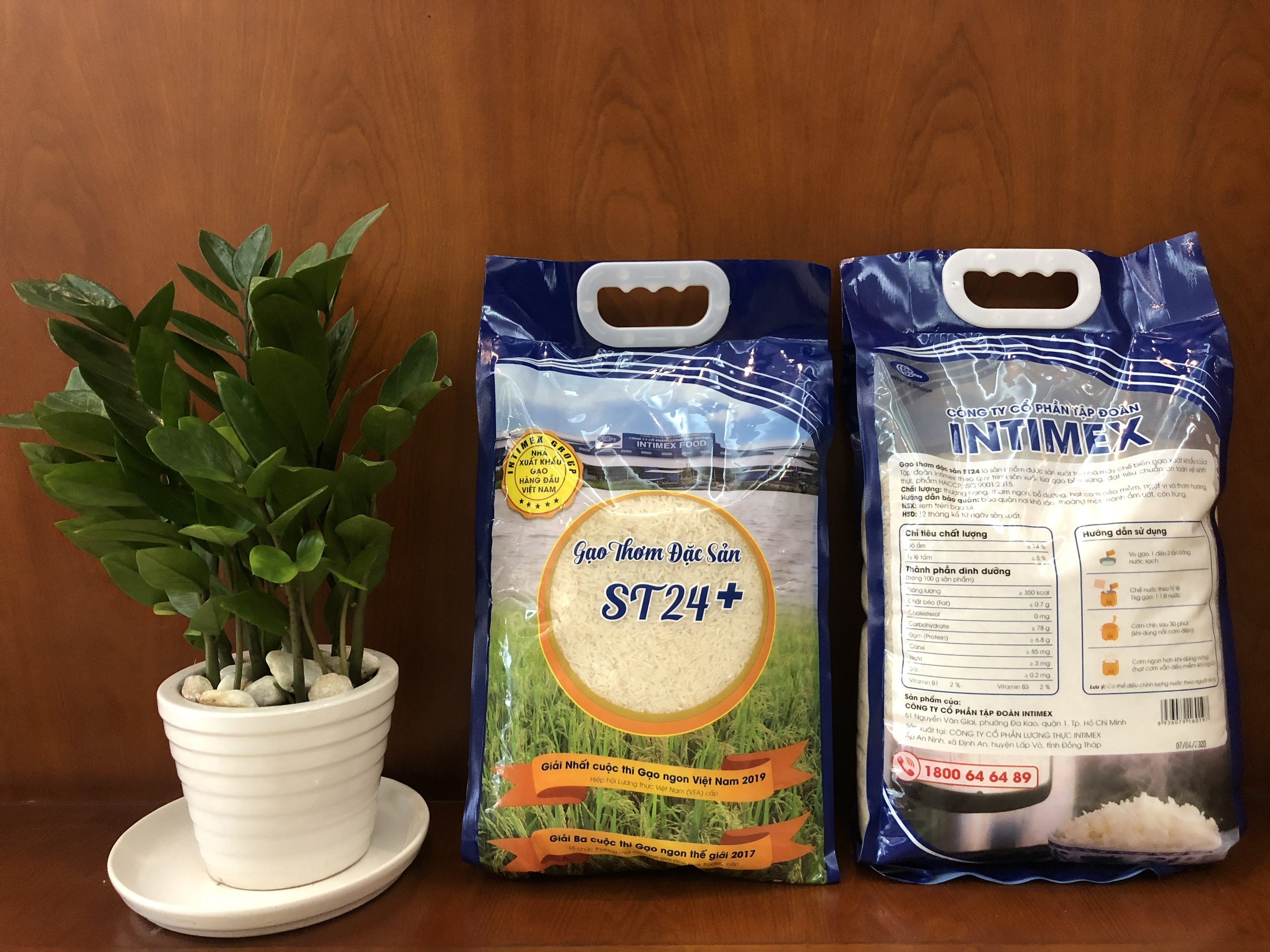 [HCM][HÀNG CHÍNH HÃNG] 10KG Gạo thơm đặc sản ST24+ (2 TÚI 5KG/TÚI)- GIẢI NHẤT CUỘC THI GẠO NGON NHẤT VIỆT NAM 2019 VÀ GIẢI 3 GẠO NGON NHẤT THẾ GIỚI 2017