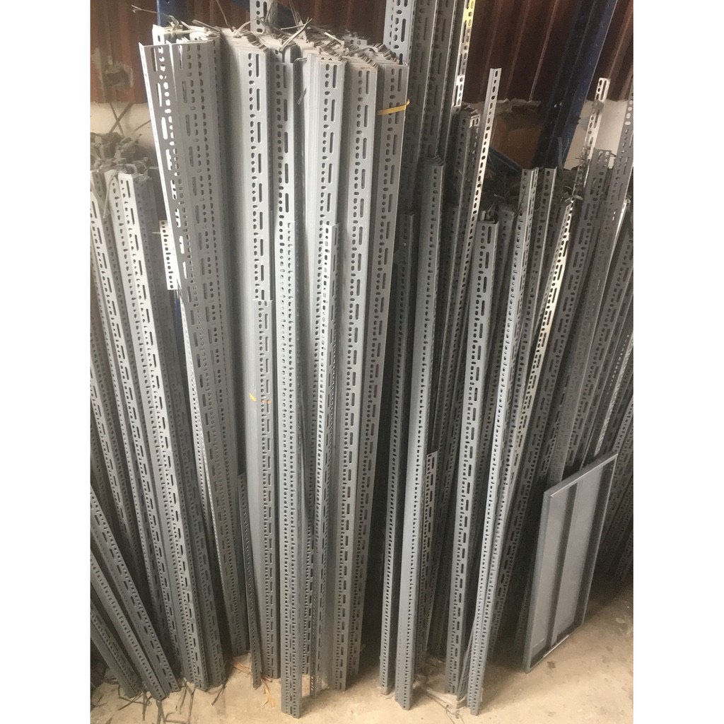 Thanh sắt v lỗ 3x5cm dày 1.8mm: dài 80cm - lắp kệ sắt v lỗ, khung kệ v lỗ, kệ trồng rau