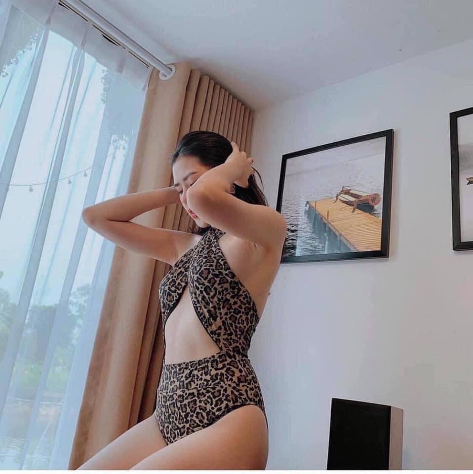 Bikini xẻ ngực da beo