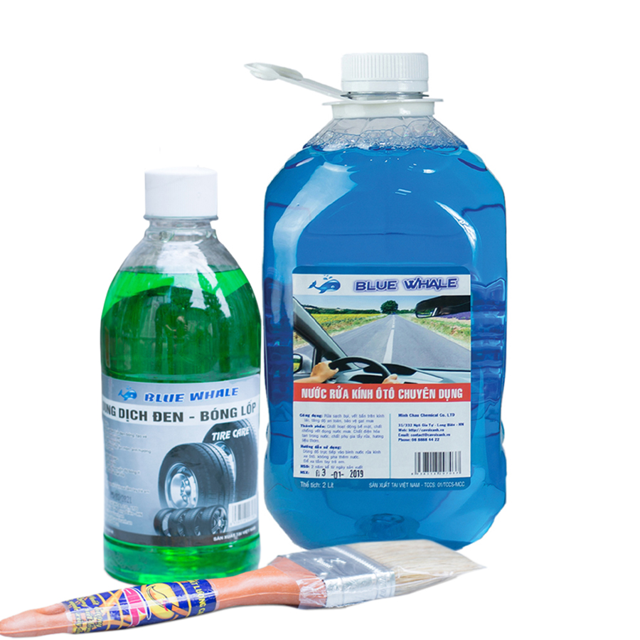 Combo 1 chai Nước Rửa kính ô tô 2 lít + 1 chai bóng lốp 0.5 lít kèm chổi quét hiệu Blue Whale
