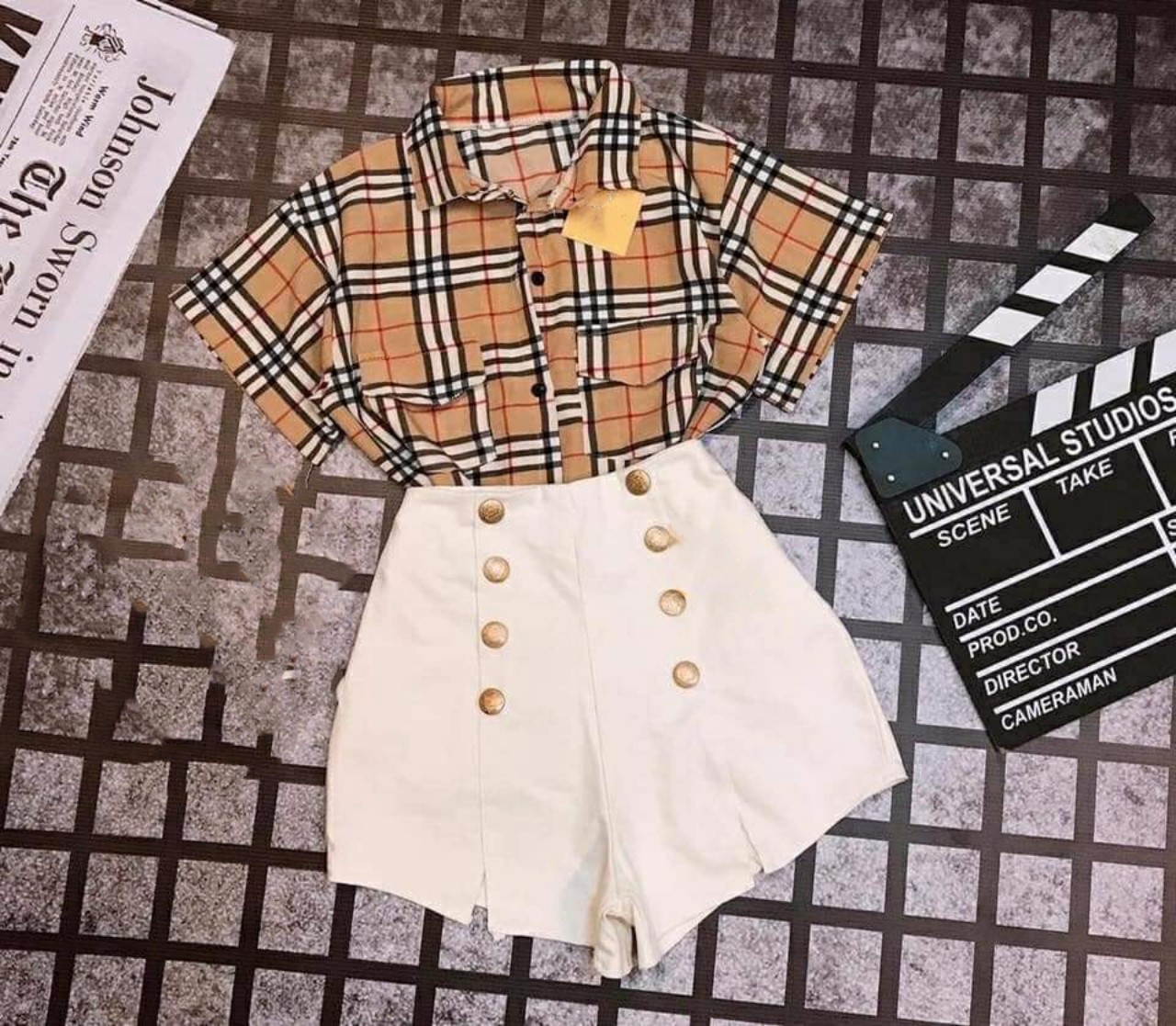 SET ĐI CHƠI- ÁO SƠ MI BR TAY NGẮN PHỐI QUẦN SHORT KAKI 8 NÚT XẺ ĐÙI